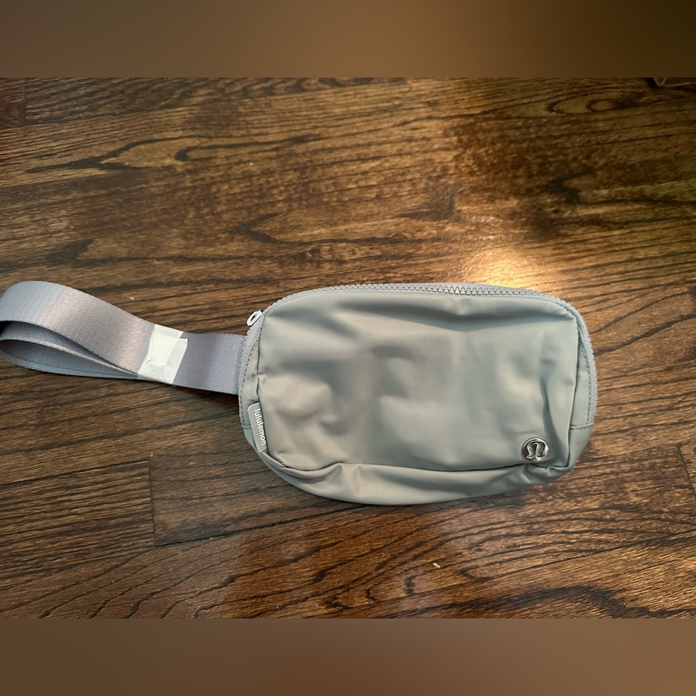 *NWT* lululemon Everywhere Belt Bag